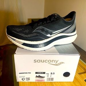 BRAND NEW Size 9.5 - Saucony Endorphin Pro Black - S10598-45 MSRP $200!!!